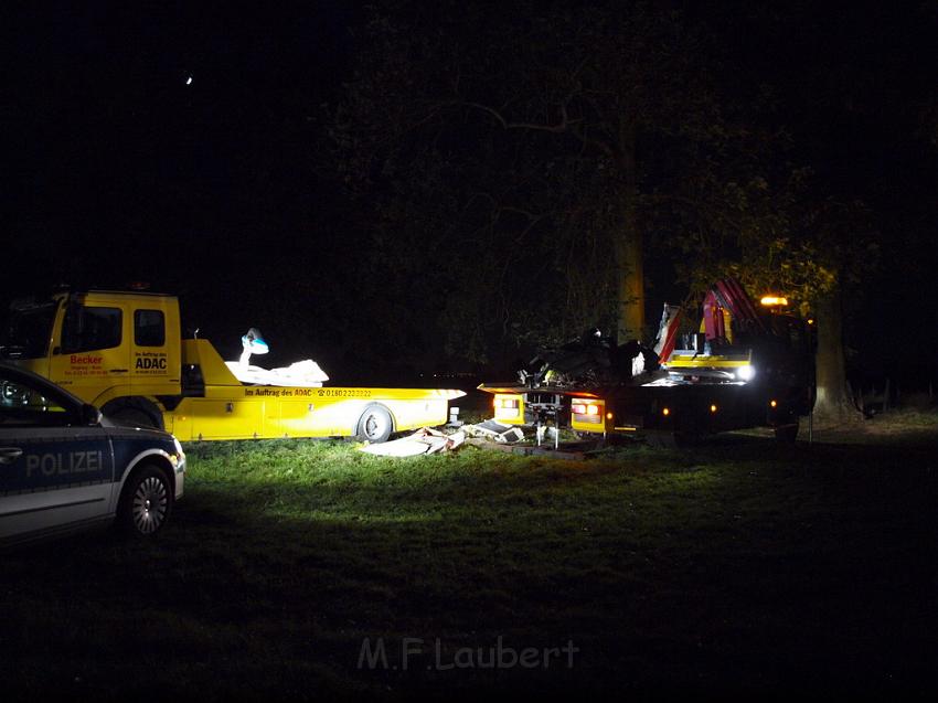 Kleinflugzeug abgestuerzt Sankt Augustin Meindorf P366.JPG